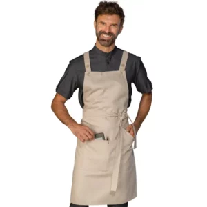 Delantal con peto Isacco Samurai Stone 088786, Sabbia, vista frontal con modelo