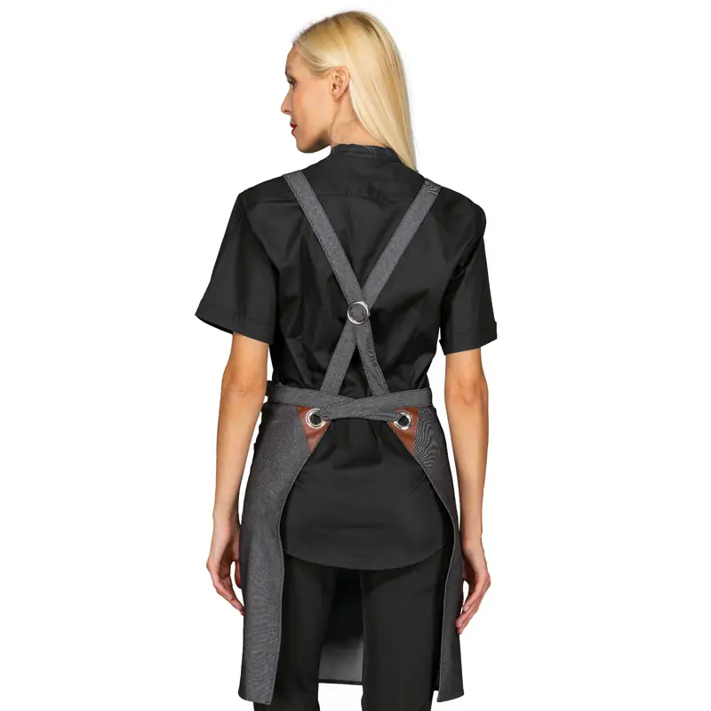 Delantal con peto Isacco Milford 088841 2 Delantal con peto Isacco Milford 088841, Black jeans, vista trasera con modelo