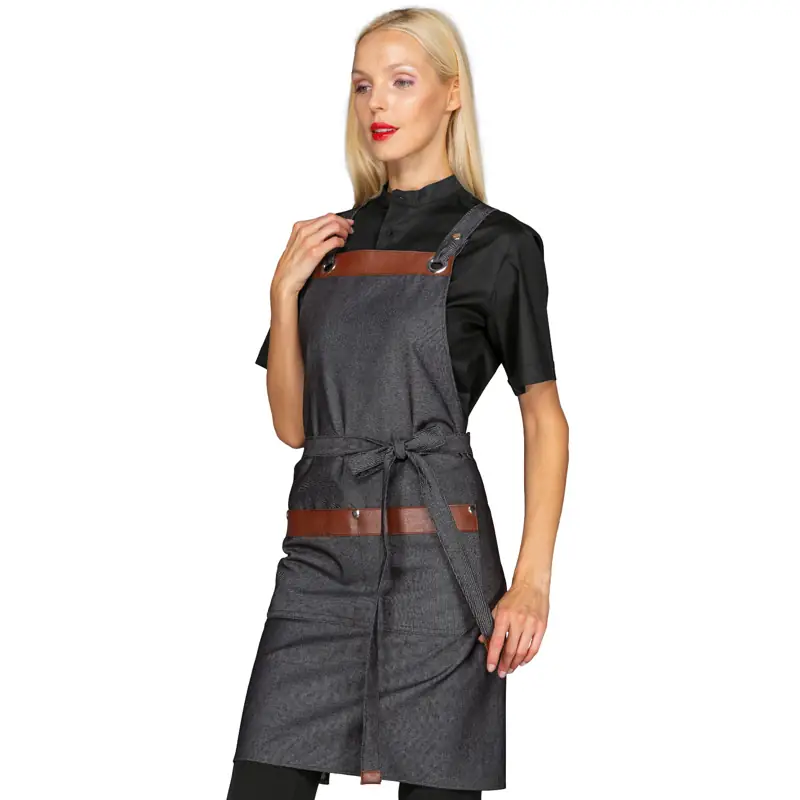 Delantal con peto Isacco Milford 088841 1 Delantal con peto Isacco Milford 088841, Black jeans, vista frontal con modelo