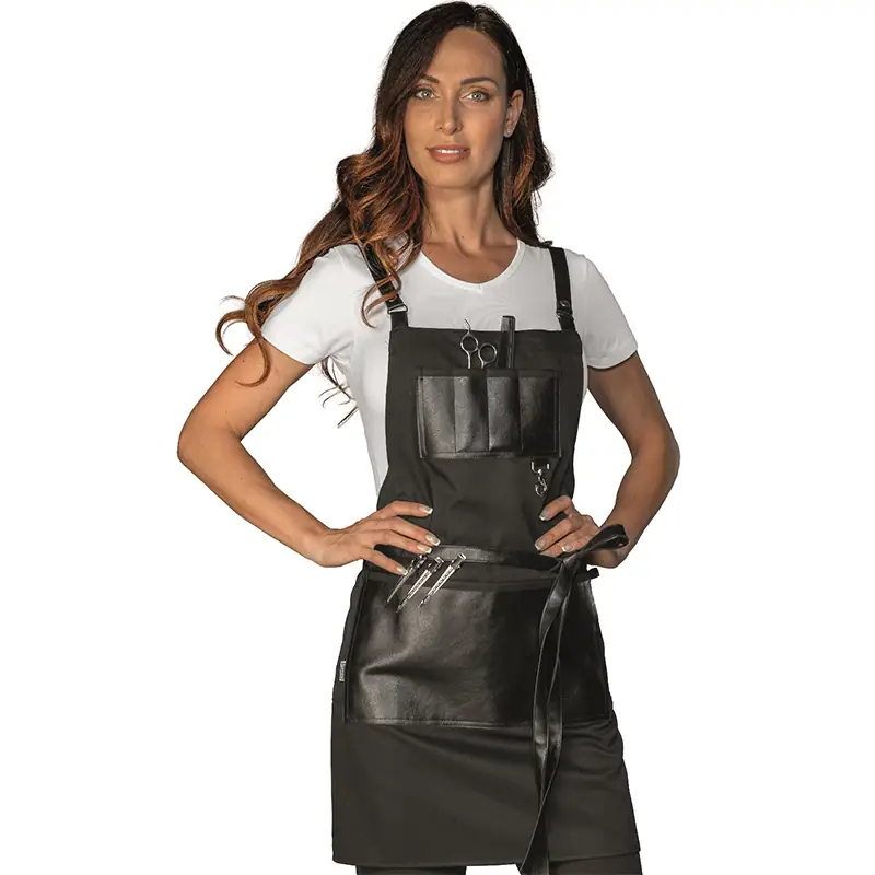 Delantal con peto Isacco Bristol Short 088901S 2 Delantal con peto Isacco Bristol Short 088901S, Negro/Ecopiel negro, otra vista frontal con modelo