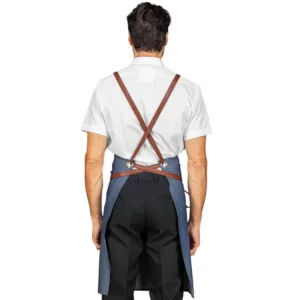 Delantal con peto Isacco Bristol 088977, Jeans/Cuero, vista trasera con modelo