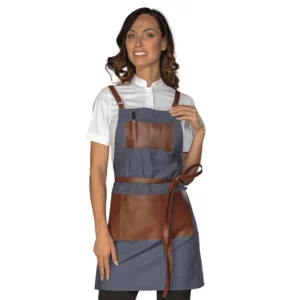 Delantal con peto Isacco Bristol Short 088977S, Jeans/Cuero, vista frontal con modelo