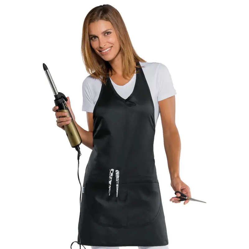 Delantal Isacco Magic 090581 1 Delantal con peto Isacco Magic 090581, color Negro, vista frontal con modelo