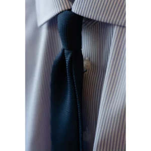 Camisa hombre J. HARVEST & FROST YB50 TWILL REGULAR 2905001, Sky blue/Rayas, detalle del cuello y botonadura