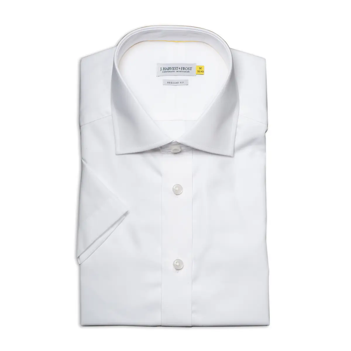 Camisa J. HARVEST & FROST YB50 TWILL S/S REGULAR 2905011 7 Camisa J. HARVEST & FROST YB50 TWILL S/S REGULAR 2905011, presentación plegada y detalle del cuello
