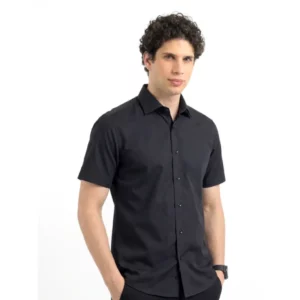Camisa hombre J. HARVEST & FROST YB50 TWILL S/S SLIM 2905022, Negro, vista frontal con modelo