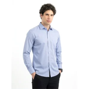 Camisa hombre J. HARVEST & FROST YB50 POCKET REGULAR 2905031, Sky blue, vista frontal con modelo