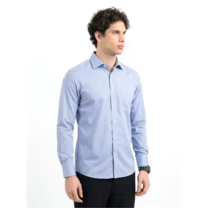 Camisa hombre J. HARVEST & FROST YB50 POCKET SLIM 2905032, Sky blue, vista frontal con modelo