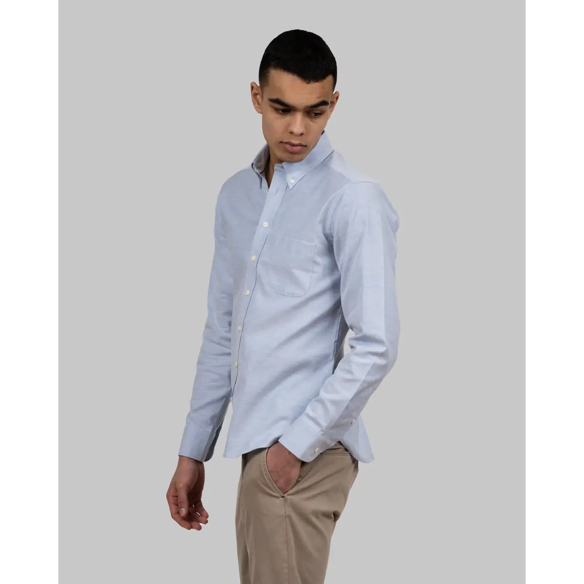 Camisa hombre J. HARVEST & FROST YB54 OXFORD REGULAR 2905401 14 Camisa hombre J. HARVEST & FROST YB54 OXFORD REGULAR 2905401, Sky blue, con modelo, vista frontal de tres cuartos