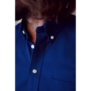 Camisa hombre J. HARVEST & FROST YB54 OXFORD SLIM 2905402, con modelo, detalle del cuello