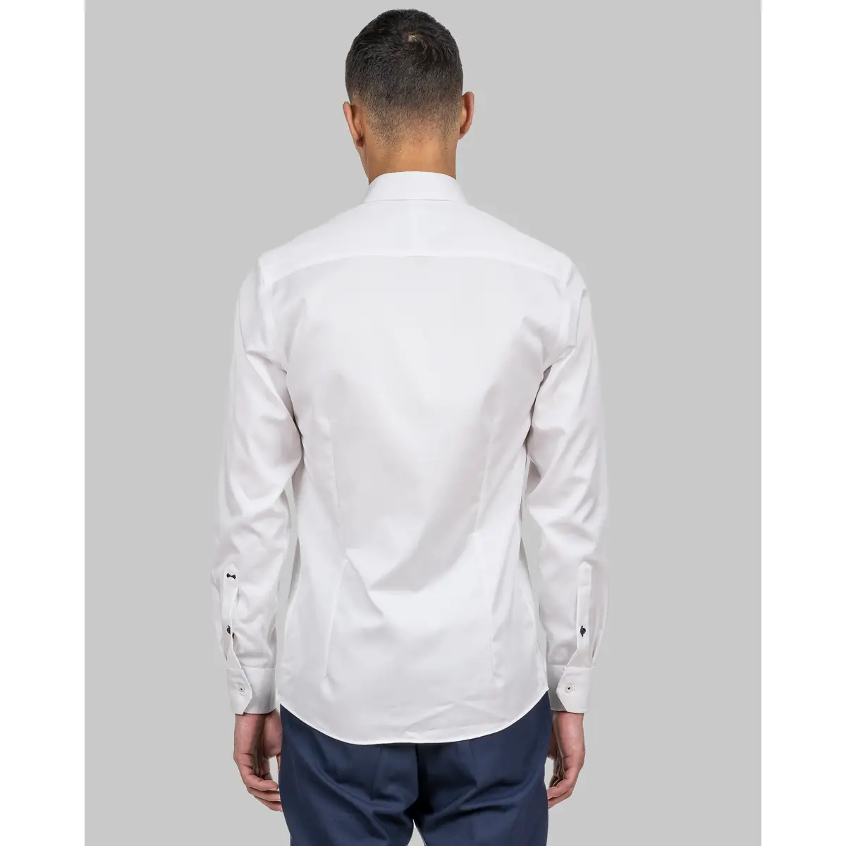 Camisa hombre J. HARVEST & FROST RB122 TWILL SLIM 2912202 1 Camisa hombre J. HARVEST & FROST RB122 TWILL SLIM 2912202, Blanco, vista posterior con modelo