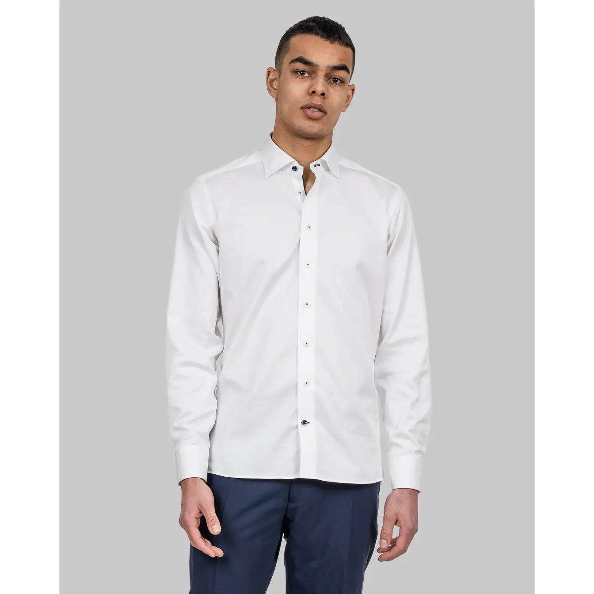Camisa hombre J. HARVEST & FROST RB122 TWILL SLIM 2912202 20 Camisa hombre J. HARVEST & FROST RB122 TWILL SLIM 2912202, Blanco, con modelo, vista frontal