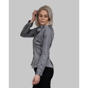 Camisa mujer J. HARVEST & FROST RB122 TWILL WOMAN 2912203, Gris, con modelo, vista lateral de tres cuartos