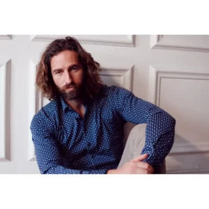 Camisa J. HARVEST & FROST IB131 PIQUE KNIT SLIM 2913102, detalle frontal con modelo