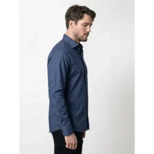 Camisa hombre J. HARVEST & FROST PB143 TWILL REGULAR 2914301, Indigo paisley, vista lateral con modelo