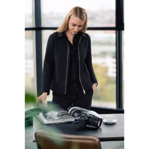 Sobrecamisa mujer J. HARVEST & FROST MODERN ZIP 2962203, con modelo en interior