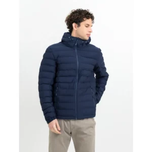 Chaqueta de hombre James Harvest Woodlake Heights 2111037, Marino, con modelo, vista frontal