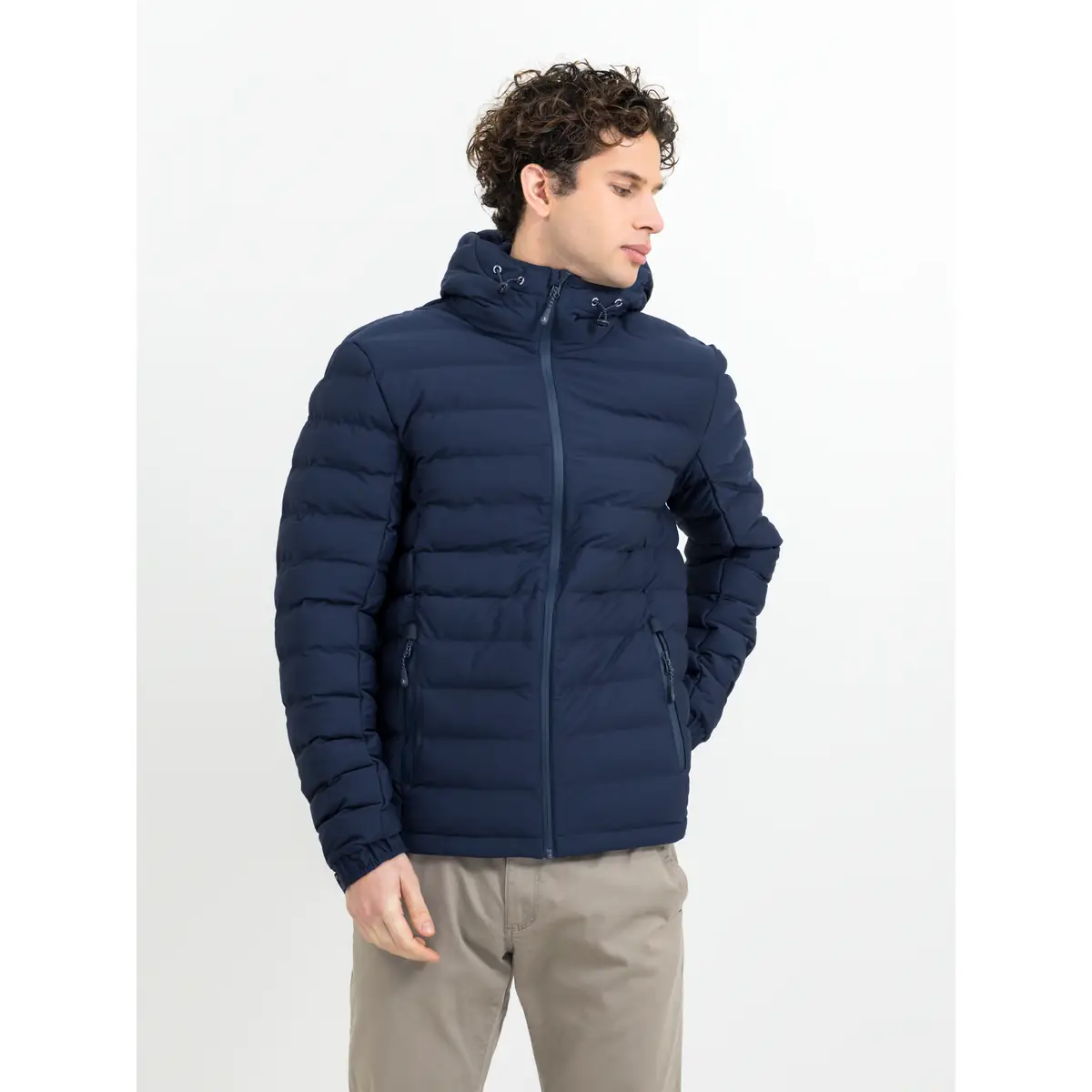 Chaqueta de hombre JAMES HARVEST WOODLAKE HEIGHTS 2111037 2 Chaqueta de hombre James Harvest Woodlake Heights 2111037, Marino, con modelo, vista frontal