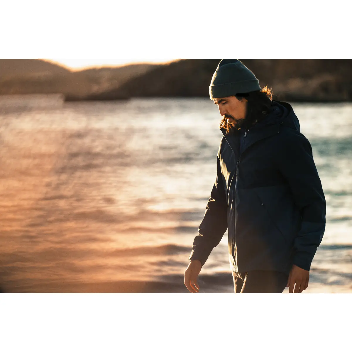Chaqueta hombre JAMES HARVEST FRANKLIN JACKET MEN 2111039 16 Chaqueta hombre JAMES HARVEST FRANKLIN JACKET MEN 2111039 / Chaqueta hombre JAMES HARVEST NORTHVILLE 2111041, vista lateral con modelo en exterior