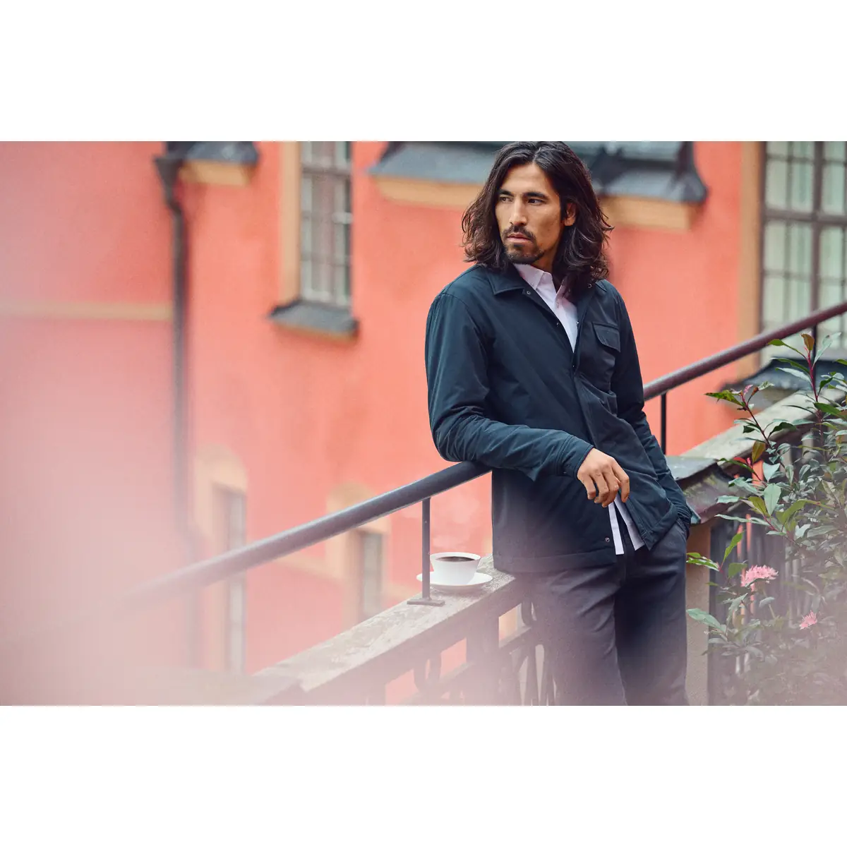 Camisa de hombre JAMES HARVEST ALLEN OXFORD 2113042 16 Camisa de hombre James Harvest Allen Oxford 2113042, con modelo bajo chaqueta en exterior