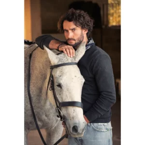 Jersey de hombre James Harvest Ashland V 2112507, con modelo junto a un caballo
