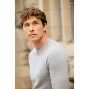 Jersey de hombre James Harvest Ashland Casual 2112516, Gris marengo, con modelo en exterior, detalle de cuello