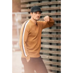 Jersey de hombre James Harvest Scarsdale Sweater 2112517, Hazel, con modelo en exterior
