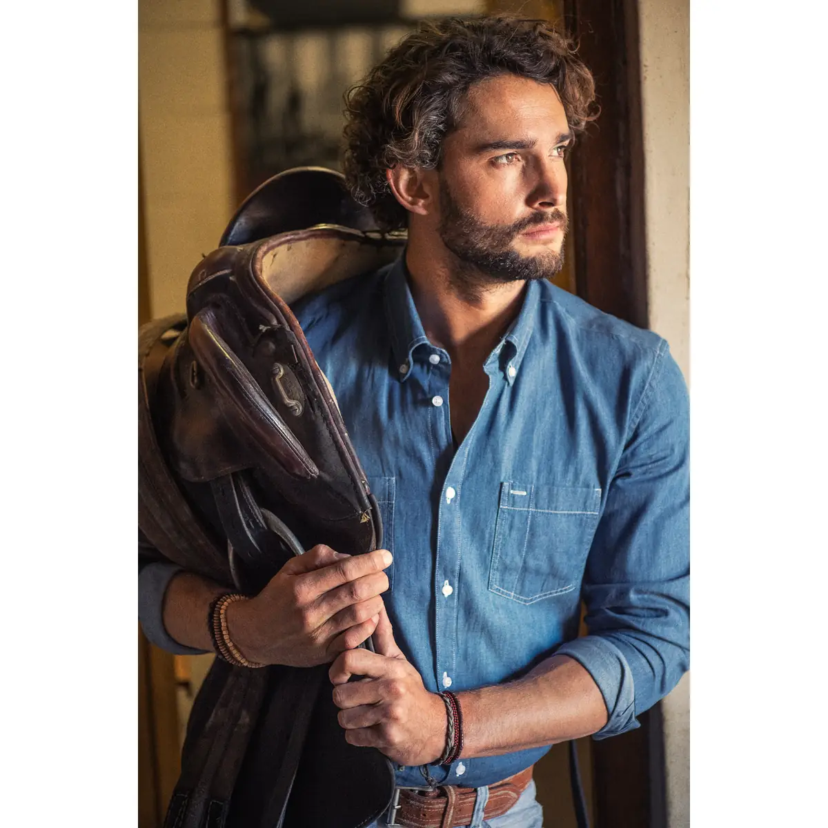 Camisa hombre JAMES HARVEST JUPITER 2113035 19 Camisa hombre JAMES HARVEST JUPITER 2113035, con modelo en exterior