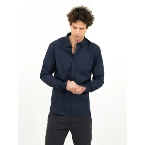 Camisa de hombre James Harvest Acton 2113040, Marino, con modelo, vista frontal