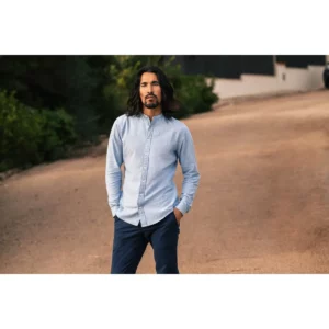 Camisa de hombre James Harvest Townsend 2113041, con modelo en exterior