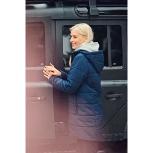Chaqueta de mujer James Harvest Nordmont Woman 2121045, con modelo en exterior
