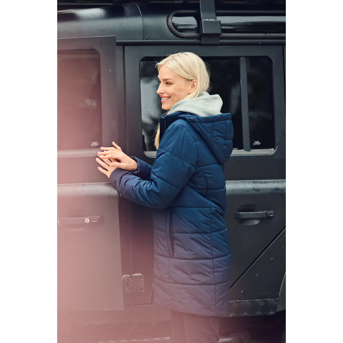 Chaqueta de mujer JAMES HARVEST NORDMONT WOMAN 2121045 13 Chaqueta de mujer James Harvest Nordmont Woman 2121045, con modelo en exterior