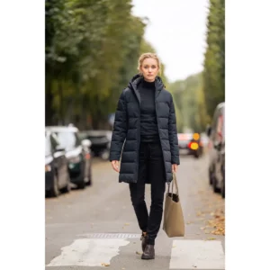 Chaqueta Northport Woman 2121049 y jersey Ashland Turtle Woman 2122510 de James Harvest, con modelo en exterior