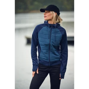Sudadera de mujer James Harvest Keyport 2122044, Marino, con modelo en exterior, vista frontal