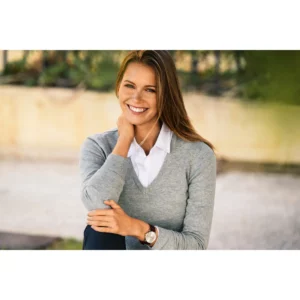 James Harvest: camisa Burlingham Woman 2123028 y jersey Ashland V Woman 2122505, primer plano