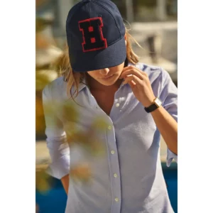 Camisa de mujer James Harvest Burlingham Woman 2123028, con modelo en exterior