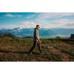 Chaqueta hombre JAMES HARVEST PINNACLES 2131046, con modelo en exterior