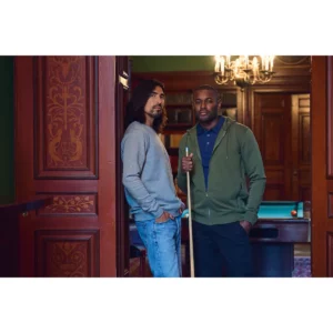 Sudadera de hombre James Harvest Alder Heights 2132024, con modelos en interior