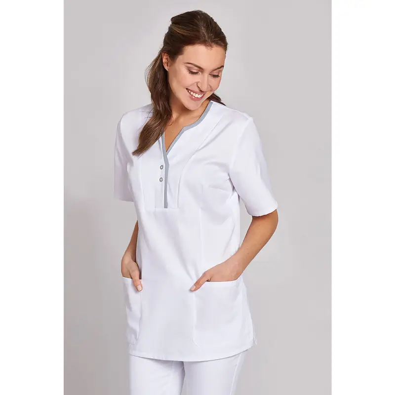 Casaca de mujer Leiber 08/1335 1 Casaca Leiber 08/1335 blanco/gris plata, vista frontal puesta en modelo