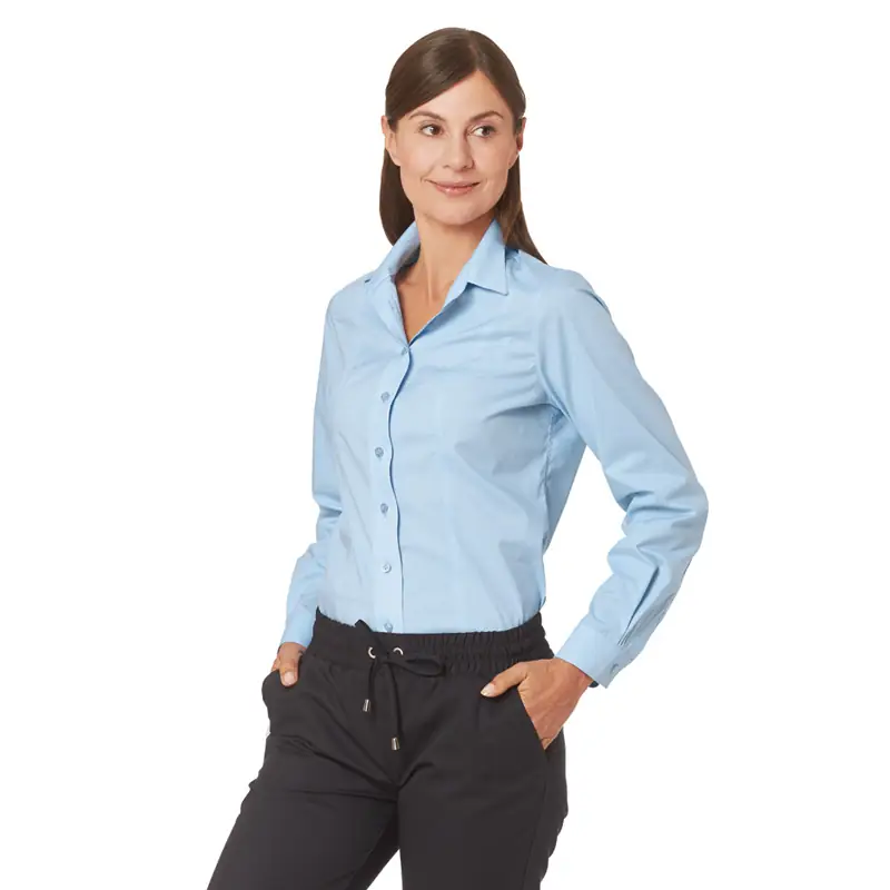 Blusa de mujer Leiber 08/2424 de manga larga 4 Blusa de mujer Leiber 08/2424 celeste, puesta en modelo