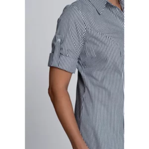 Detalle de la manga recogida de la blusa Leiber 08/2445
