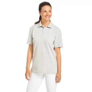 Polo unisex Leiber 08/2515 gris plata, vista frontal con modelo