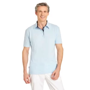 Polo unisex Leiber 08/2637 azul claro/azul marino, vista frontal puesta en modelo