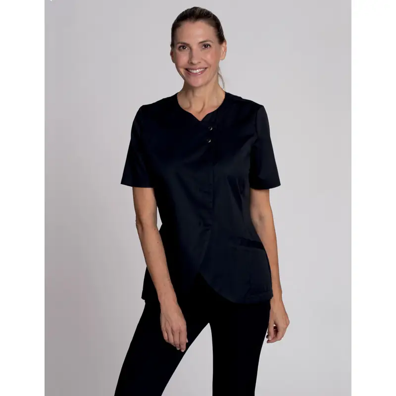 Casaca de mujer Leiber 08/2686 2 Casaca Leiber 08/2686 negro, vista frontal puesta en modelo