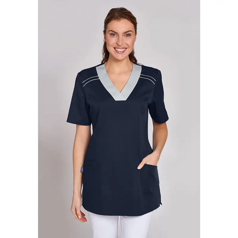 Casaca de mujer Leiber 08/2798 5 Casaca de mujer Leiber 08/2798 azul marino/gris plata, vista frontal puesta en modelo