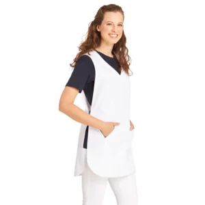 Casulla de mujer Leiber 08/641 blanco, puesta en modelo, vista frontal