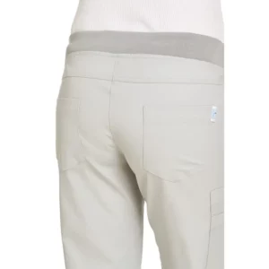 Pantalón Leiber 08/7390 gris plata, vista posterior puesta en modelo
