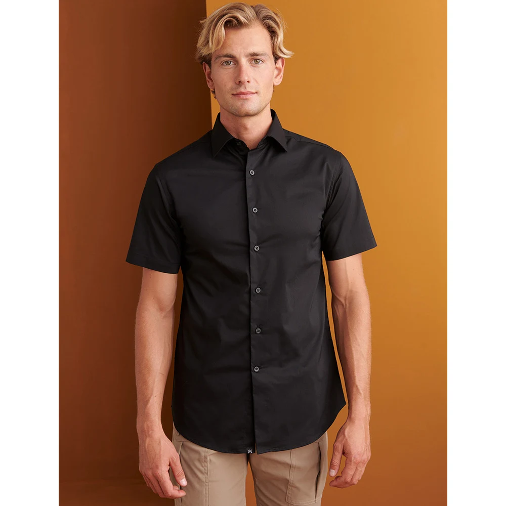 Camisa Manga Corta Cuello Italiano Slim Fit Monza 02142 1 Camisa Manga Corta Cuello Italiano Slim Fit Monza 02142 en negro, vista frontal
