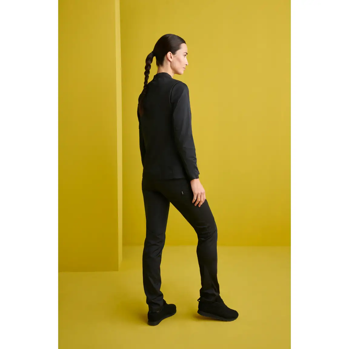 Chaquetilla Slim Fit Monza 04125 3 Chaquetilla Slim Fit Monza 04125 en negro, vista posterior