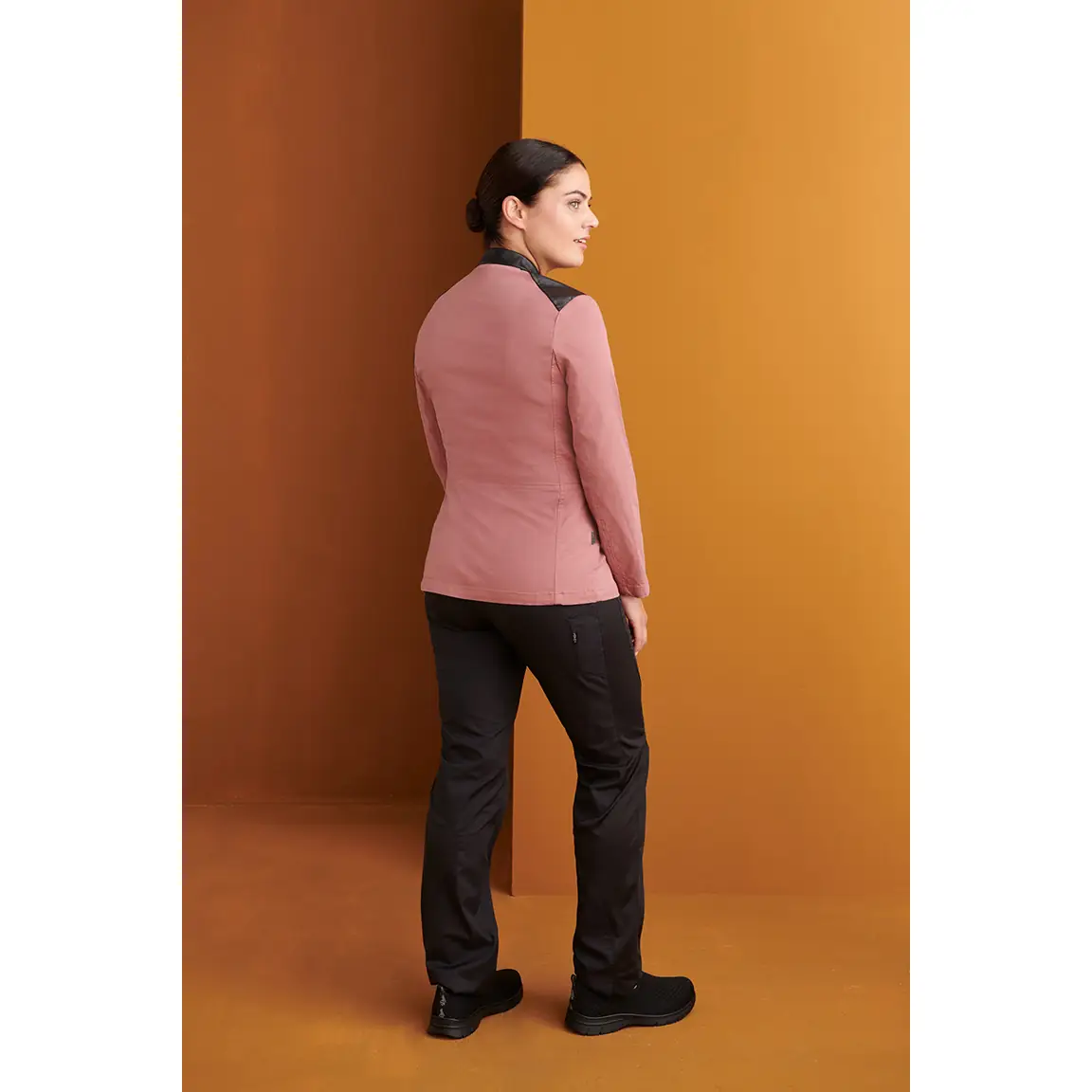 Chaquetilla Tiras Polipiel Slim Fit Monza 04141 4 Chaquetilla Tiras Polipiel Slim Fit Monza 04141 en rosa, vista posterior